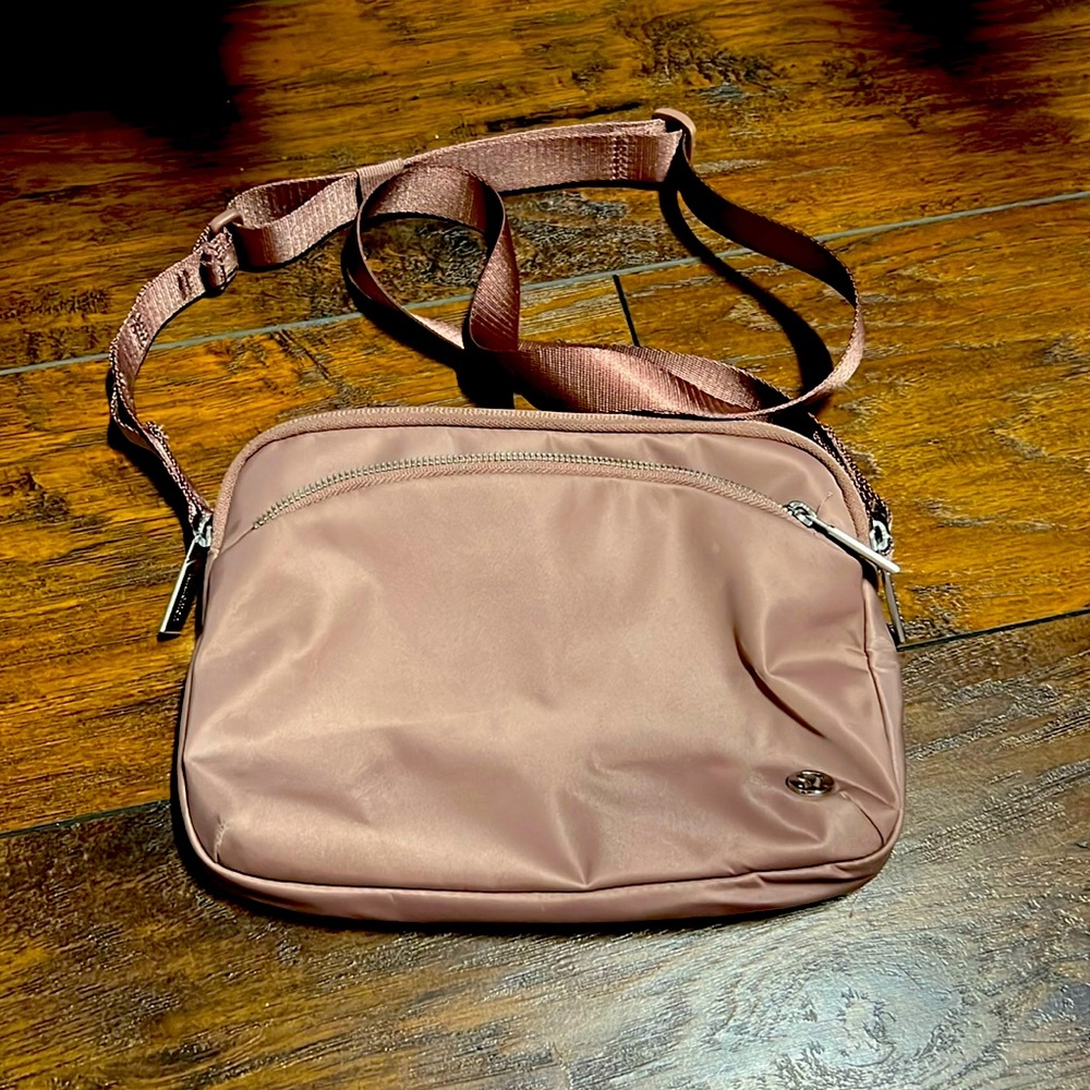 Lululemon cross body bag  2.5L